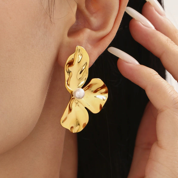 Wholesale Shell Pearl Pleated Petal Geometric Earrings Stainless Steel Electroplated Unique Design For Women