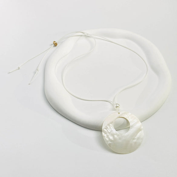 Wholesale Shell Pendant Necklace With Geometric Design And Wax Rope Strap Electroplated Finish