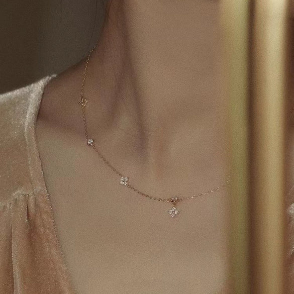 Wholesale Silver Clover Ochain Necklace With Diamond Embedded Light Luxury Style And Flower Leaf Pattern