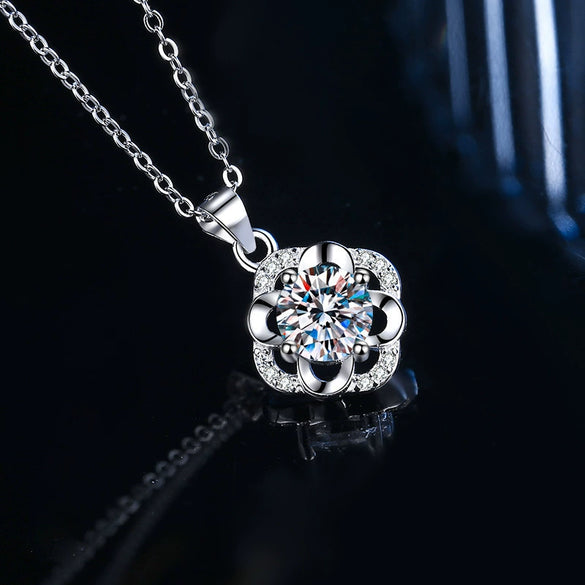 Wholesale 925 Silver Flowershaped Pendant Necklace Natural Style Jewelry