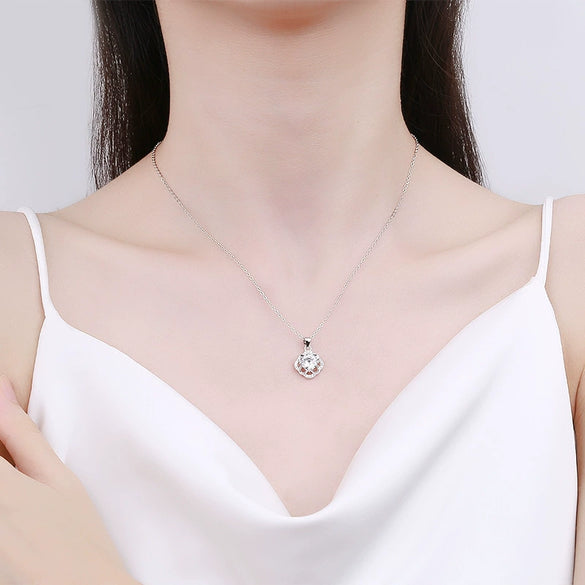 Wholesale 925 Silver Flowershaped Pendant Necklace Natural Style Jewelry