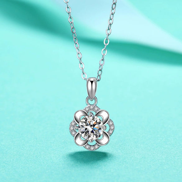 Wholesale 925 Silver Flowershaped Pendant Necklace Natural Style Jewelry