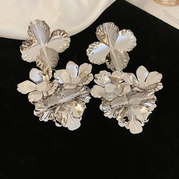 Wholesale Silver Needle Geometric Twist Diecast Metal Earrings For Women With Electroplating Treatment