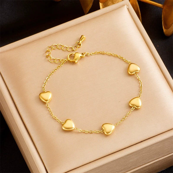 Wholesale Simple Design Love Accessories Chain Ladies Bracelet In Titanium Steel And Stainless Steel With Gold Plated Electroplating And Heart Shape Pattern