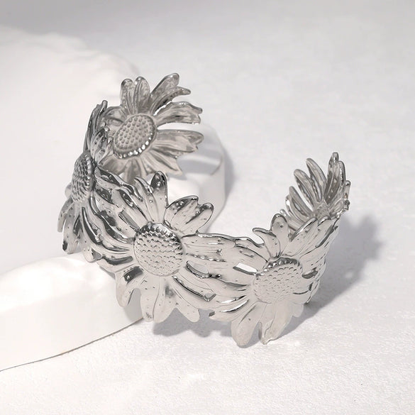 Wholesale Simple Electroplated Stainless Steel Sunflower Bracelet For Women