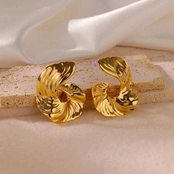 Wholesale Simple Elegant Geometric Star Copper Earrings With Electroplating Treatment
