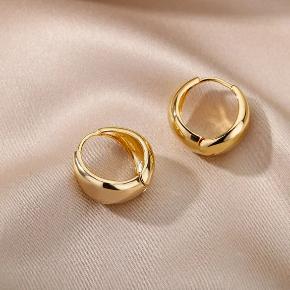 Wholesale Simple Elegant Geometric Star Copper Earrings With Electroplating Treatment