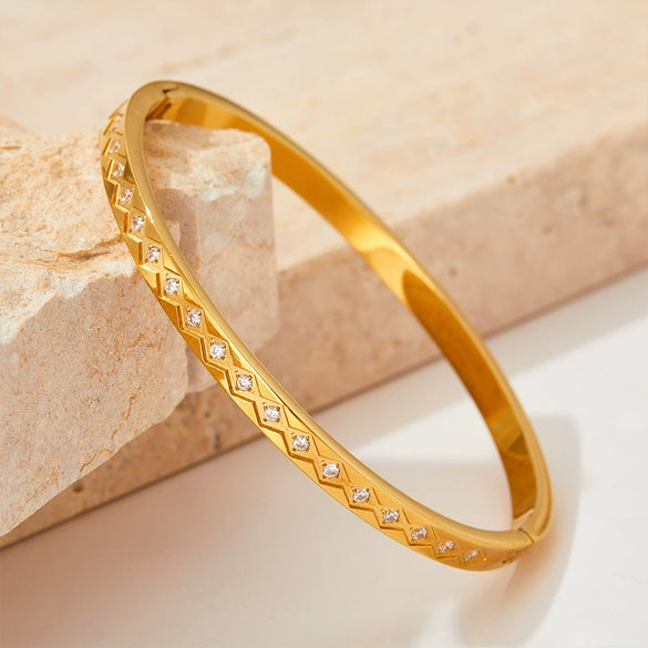 Wholesale Simple Fashion Stainless Steel Diamond Buckle Bracelet With Electroplating Treatment In Pastoral Style