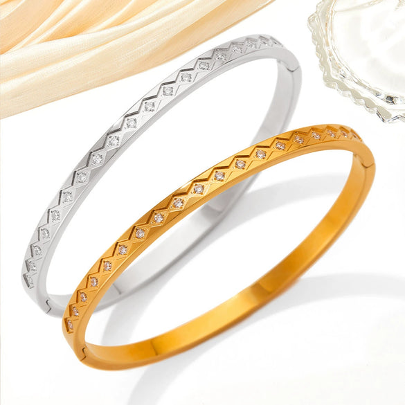Wholesale Simple Fashion Stainless Steel Diamond Buckle Bracelet With Electroplating Treatment In Pastoral Style