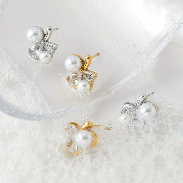 Wholesale Simple Flower Shaped Stainless Steel Inlaid Earrings With Pearl Zircon Electroplated