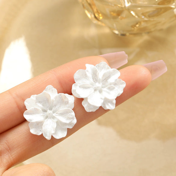 Wholesale Simple Geometric Alloy Earrings With Diamond Hollow Design And Electroplating For Women