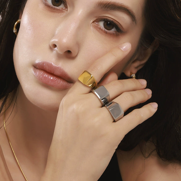 Wholesale Simple Geometric Ferris Wheel Square Titanium Steel Ring Electroplated 18K Gold For Men And Women