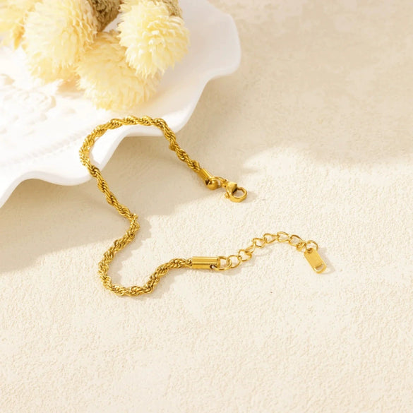 Wholesale Simple Geometric Stainless Steel 18K Gold Plated Women's Bracelet With Twist Snake Bone Chain