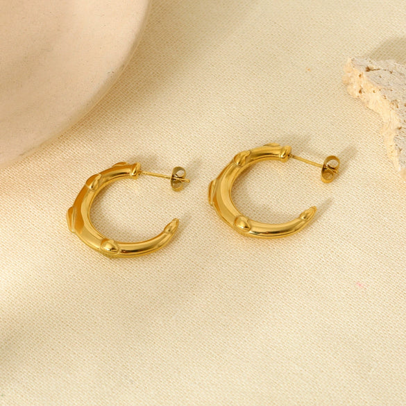 Wholesale Simple Modern Style Heartshaped Embossed Cshaped Stainless Steel Electroplated 18K Nonfading Gold Earrings For Women