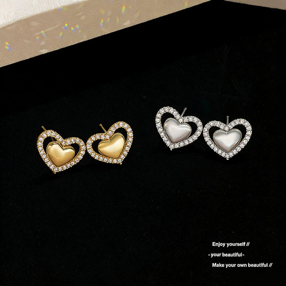 Wholesale Simple Modern Style 18K Goldplated Copper Heartshaped Stud Earrings Inlaid With Zircon For Women