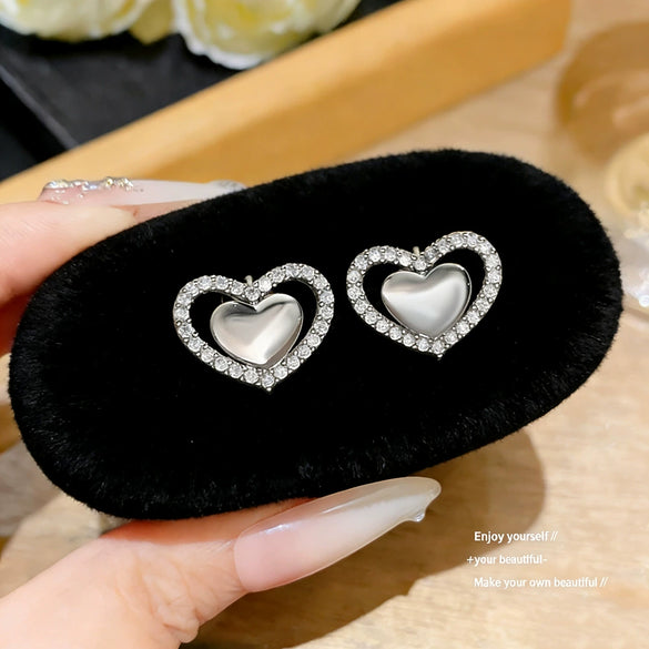 Wholesale Simple Modern Style 18K Goldplated Copper Heartshaped Stud Earrings Inlaid With Zircon For Women