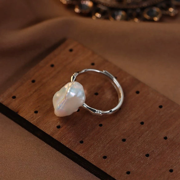 Wholesale Simple Personality Women's Natural Freshwater Pearl Ring In S925 Sterling Silver With Alien Shape