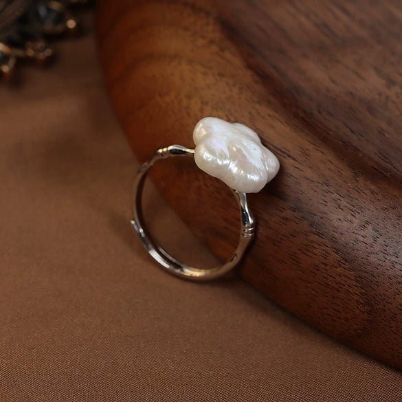 Wholesale Simple Personality Women's Natural Freshwater Pearl Ring In S925 Sterling Silver With Alien Shape