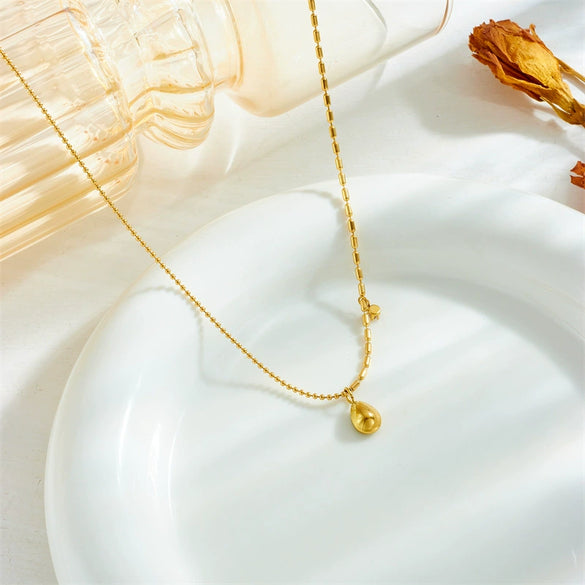Wholesale Simple Retro Elegant Clavicle Chain Necklace With Green Diamond Water Drop Accessories In Titanium Steel With Electroplating Treatment