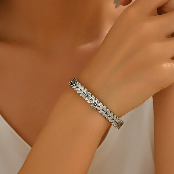 Wholesale Simple Retro Leaf Batch Flower Texture Electroplated Stainless Steel Bracelet For Women