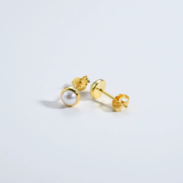 Wholesale Simple Retro Small Pearl 925 Silver Earrings For Girls With Electroplating Treatment
