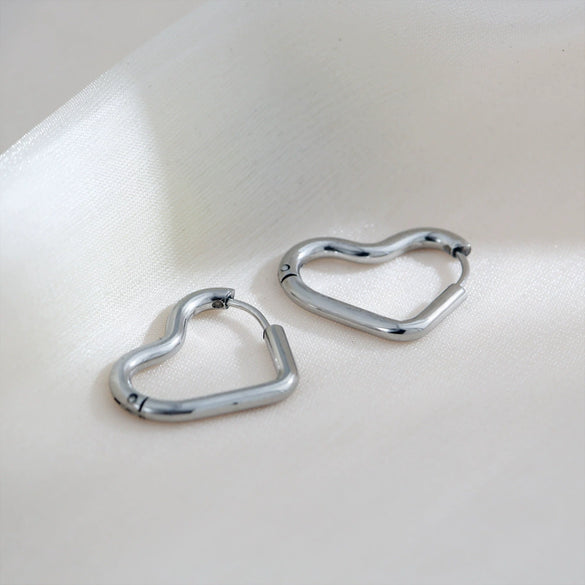 Wholesale Simple Stainless Steel Heart Shape Electroplating Women's Earrings