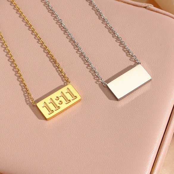 Wholesale Simple Stainless Steel 18K Gold Plated Letter Square Necklace For Women With Electroplating Process