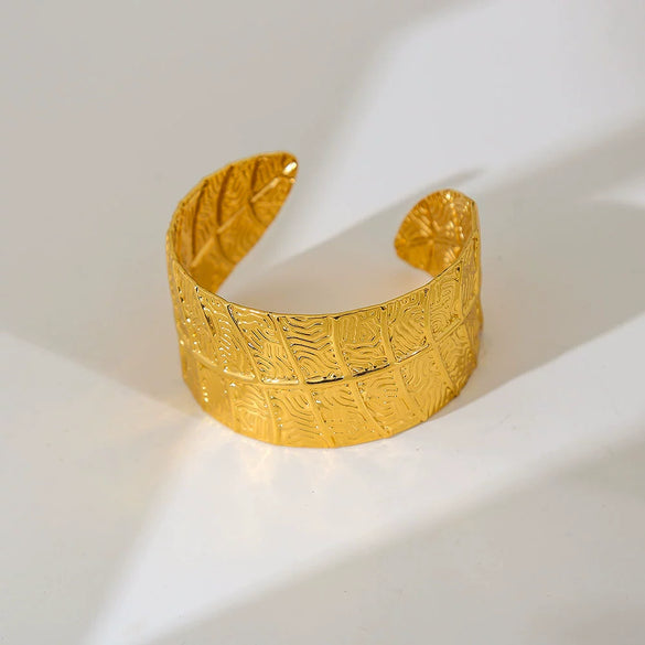 Wholesale Simple Stainless Steel 18K Gold Plated Open Wave Glossy Bracelet For Women