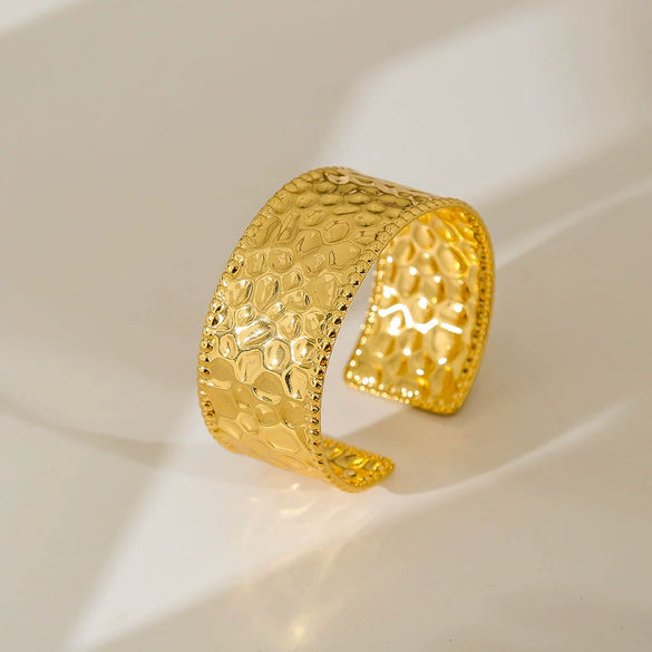 Wholesale Simple Stainless Steel 18K Gold Plated Open Wave Glossy Bracelet For Women