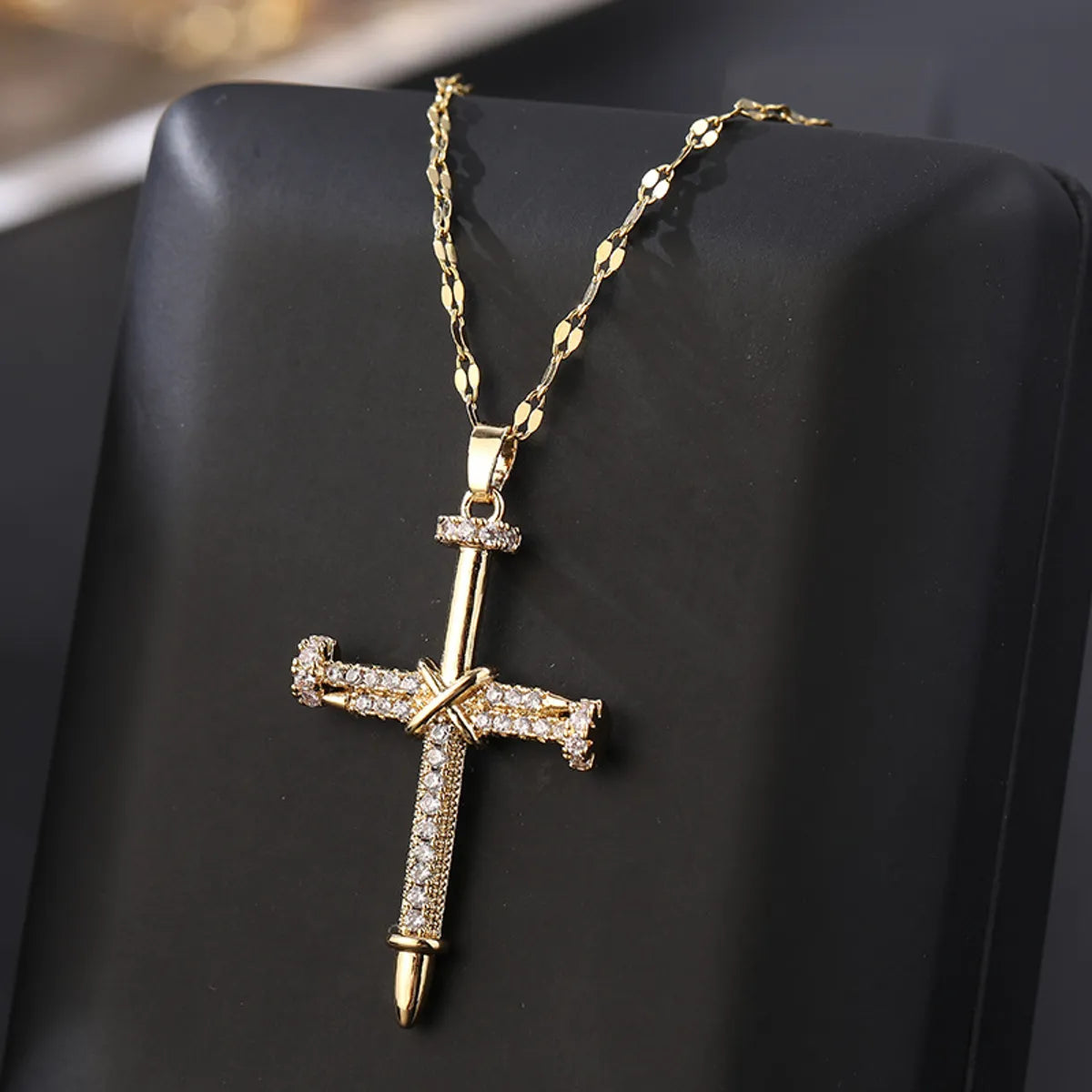 Wholesale Simple Style Classic Style Cross Titanium Steel Inlay Rhinestones Pendant Necklace