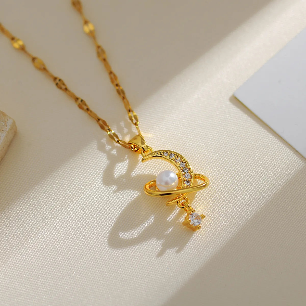 Wholesale Simple Style Classic Style Ginkgo Leaf Copper Plating 18K Gold Plated Pendant Necklace