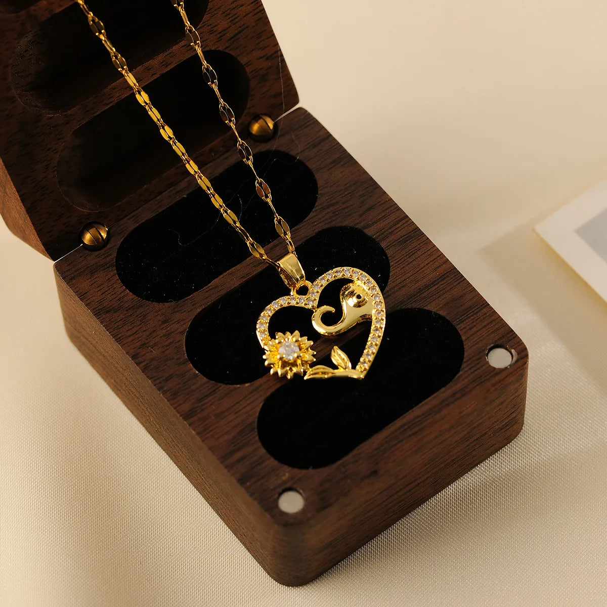 Wholesale Simple Style Classic Style Heart Shape Flower Elephant Copper Plating Inlay 18K Gold Plated Zircon Pendant Necklace