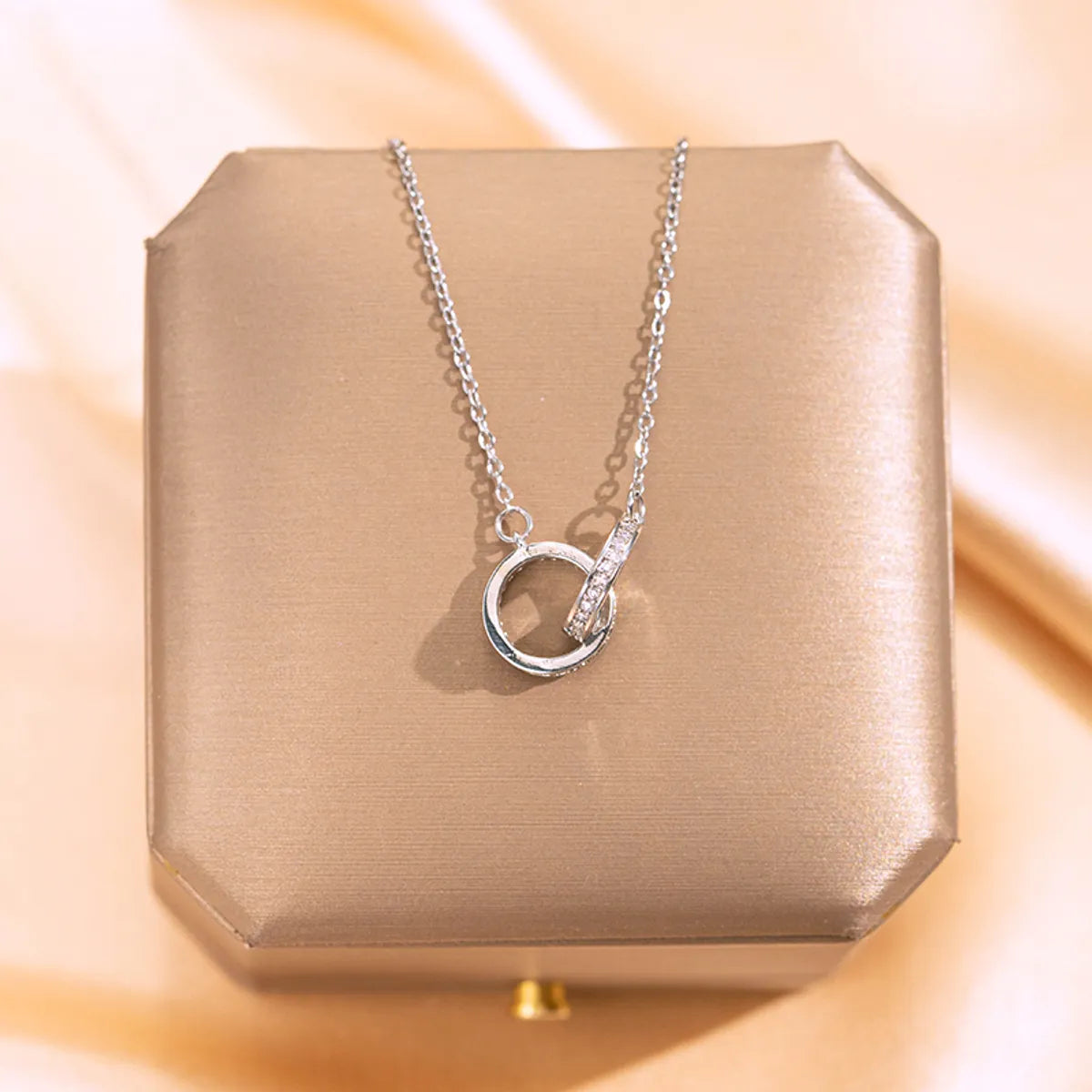 Wholesale Simple Style Classic Style Round Solid Color Titanium Steel Plating Inlay Silver Plated Zircon Pendant Necklace