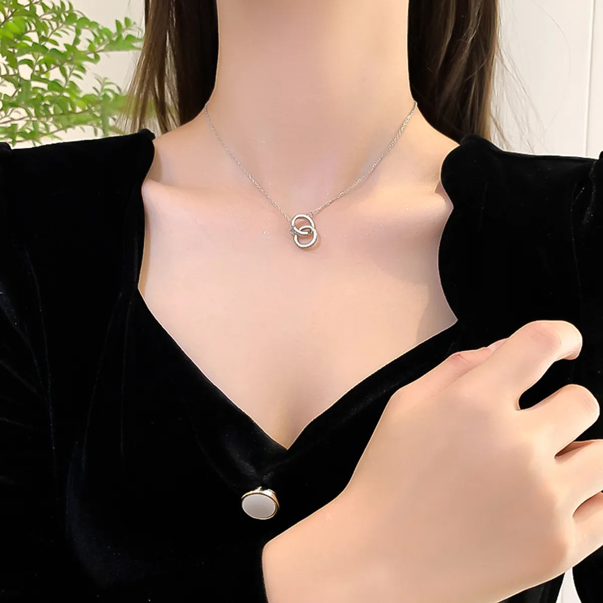 Wholesale Simple Style Classic Style Round Solid Color Titanium Steel Plating Inlay Silver Plated Zircon Pendant Necklace