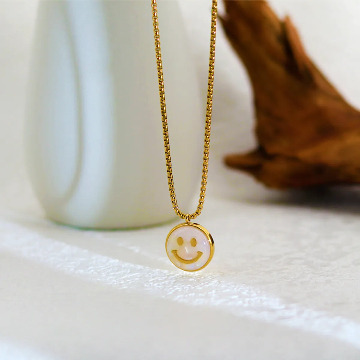 Wholesale Simple Style Commute Round Smiley Face Titanium Steel Plating Inlay 18k Gold Plated Shell Sweater Chain