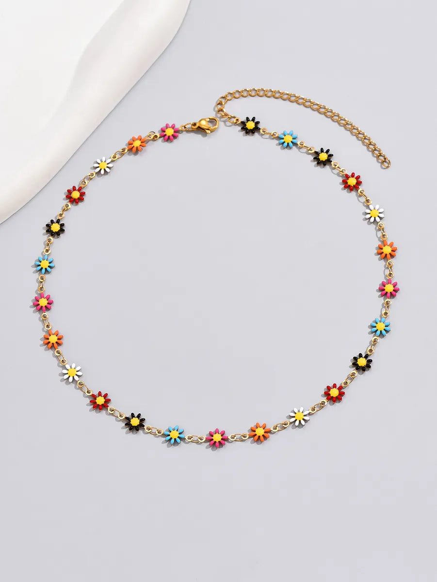 Simple Style Ditsy Floral Oval Chrysanthemum Titanium Steel Plating 18k Gold Plated Necklace