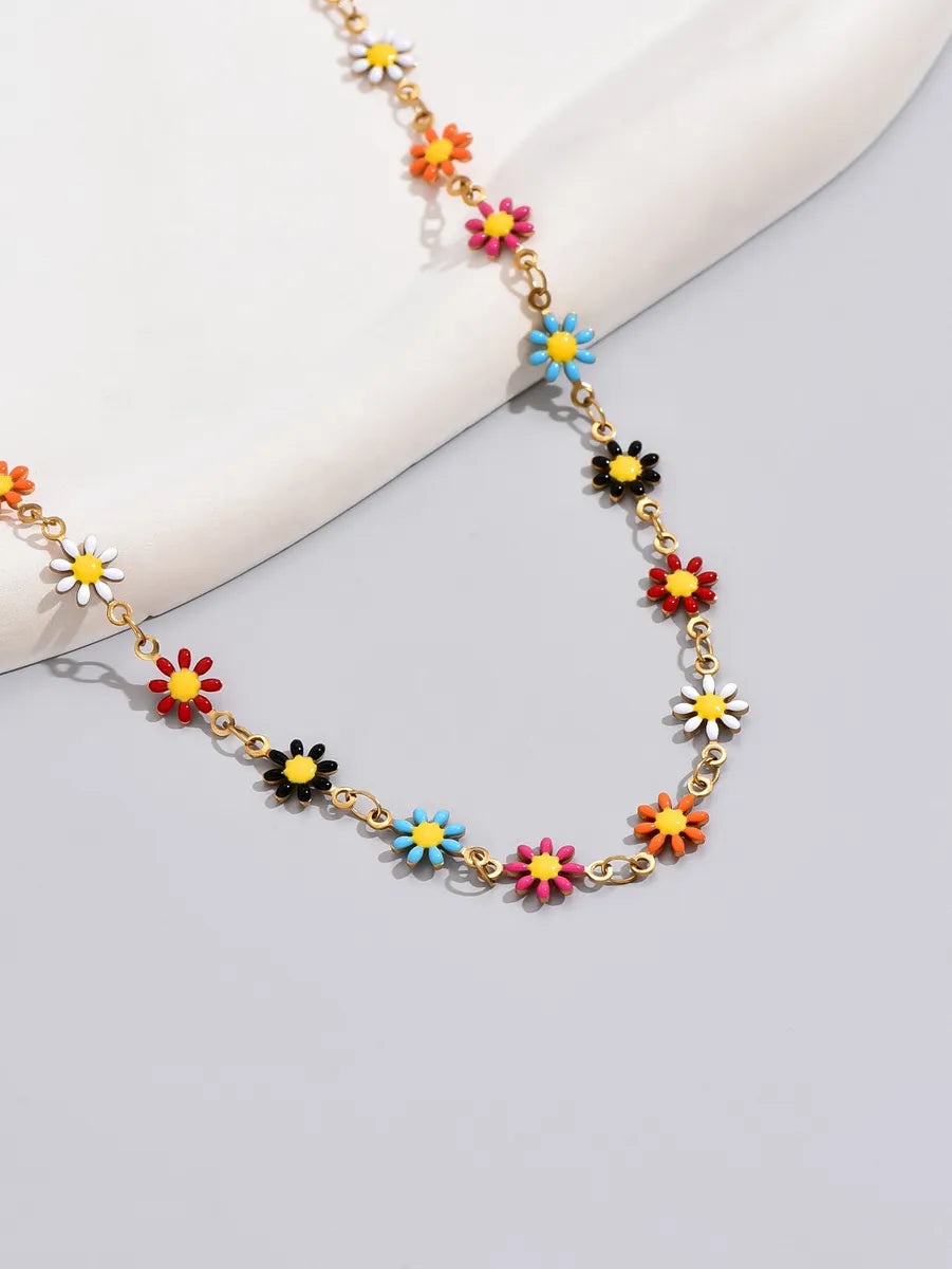 Simple Style Ditsy Floral Oval Chrysanthemum Titanium Steel Plating 18k Gold Plated Necklace