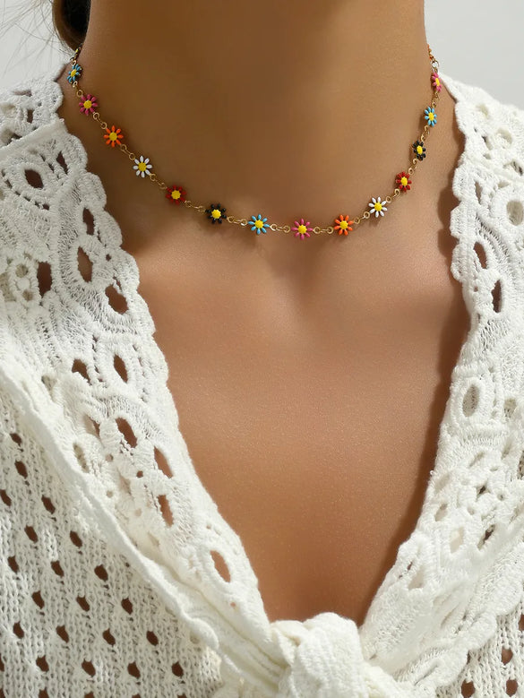 Simple Style Ditsy Floral Oval Chrysanthemum Titanium Steel Plating 18k Gold Plated Necklace