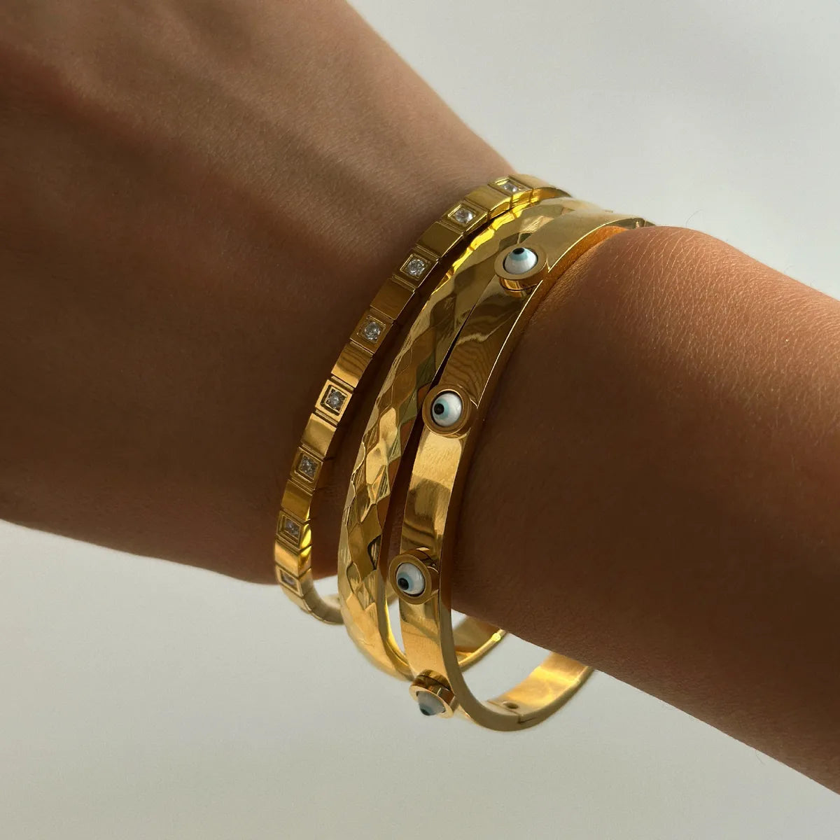 Wholesale Simple Style Eye Titanium Steel 18k Gold Plated Zircon Bangle