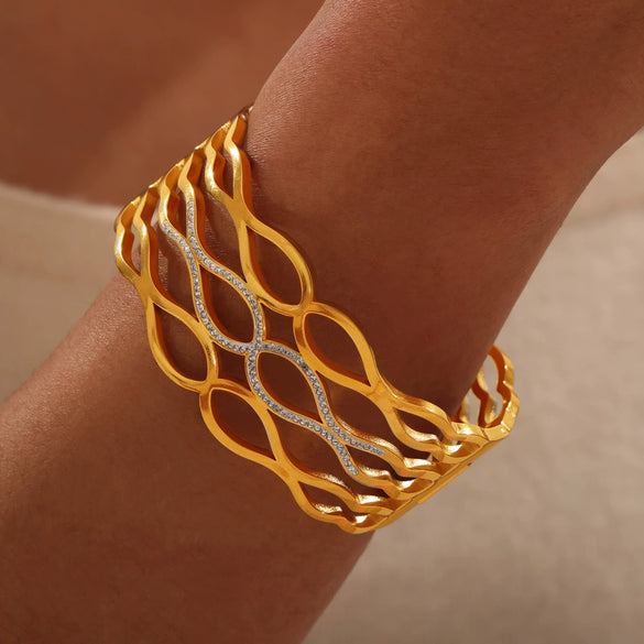 Wholesale Simple Style Hollow Titanium Steel Electroplated Bracelet Jewelry