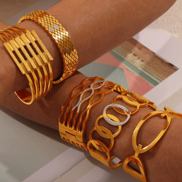 Wholesale Simple Style Hollow Titanium Steel Electroplated Bracelet Jewelry