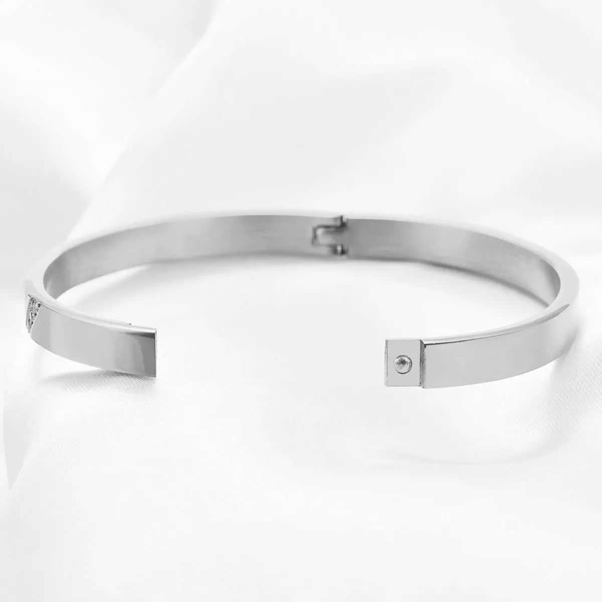 Wholesale Simple Style Solid Color Stainless Steel Inlay Zircon Bangle