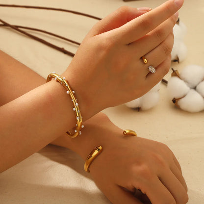 Wholesale Simple Style Solid Color Stainless Steel Polishing Plating Inlay 18k Gold Plated Pearl Zircon Bangle