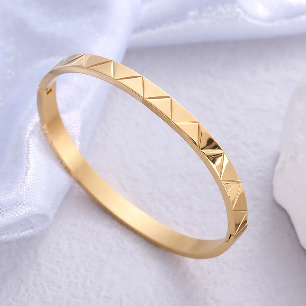 Wholesale Simple Style V Shape Stainless Steel Bangle