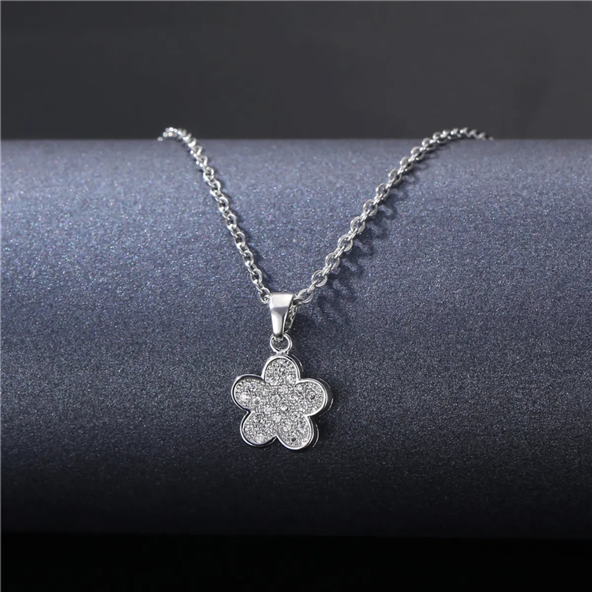 Stainless Steel Titanium Steel White Gold Plated Simple Style Plating Inlay Water Droplets Flower Zircon Pendant Necklace