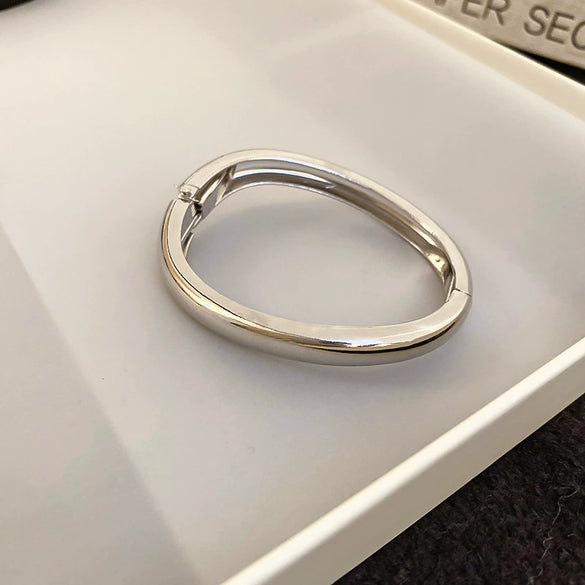 Wholesale Simple Temperament High Sense Light Luxury Niche Cold Wind Alloy Electroplated Bracelet