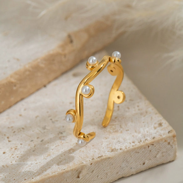 Wholesale Simple Versatile Geometric Pearl Ring For Women Stainless Steel With Electroplating