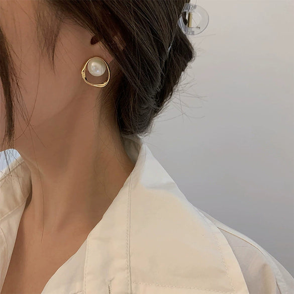 Wholesale Small Pearl Stud Earrings With 925 Silver Needles And Mosquito Coil Ear Clips Geometric Alloy Earrings Set With Pearls Simple Style