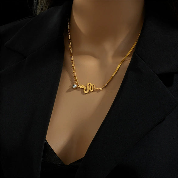 Wholesale Snake Shaped Exaggerated Titanium Steel Necklace For Girls With Electroplating And Niche Design Geometric Pattern