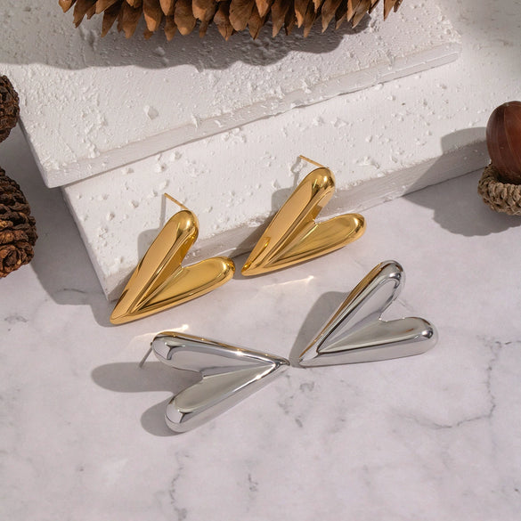 Wholesale Sophisticated Heart Shape Gold Plated Stainless Steel Earrings For Women